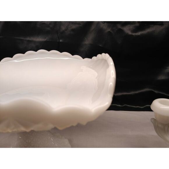 Vtg Fenton Daisy and Button Console Bowl Set With 2 Double Light Candlesticks - Picture 9 of 12